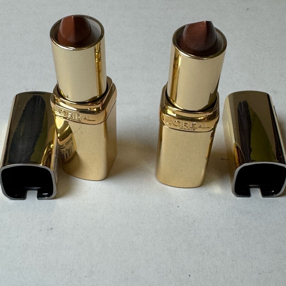 L'Oreal Paris Colour Riche Original Satin Lipstick for Moisturized Lips